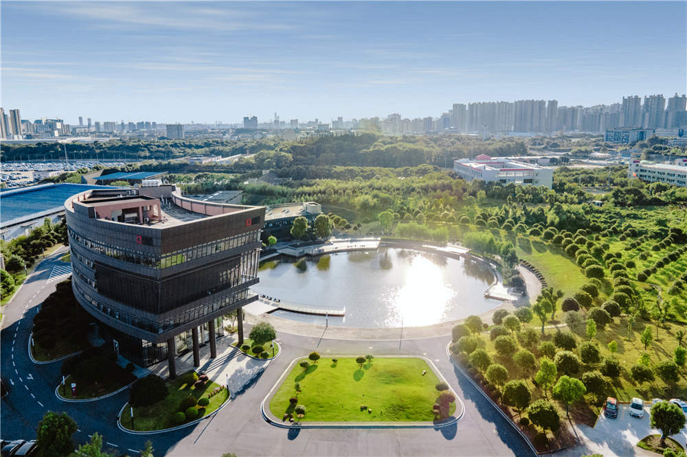 国庆游杭州邂逅一场从黑神话游戏到种地星球田园风光的漫游